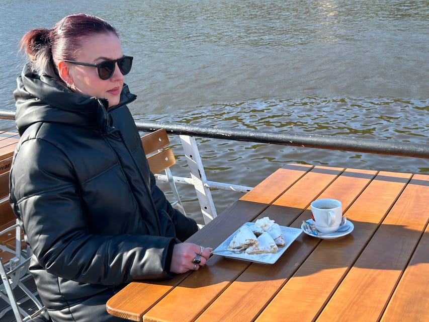 1 hour boat cruise with fragrant coffee and homemade strudel - Is $20 a fair price?
