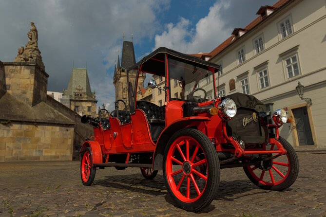 1 hour Old timer Convertible Prague Sightseeing Tour - Prague Castle and St. Vitus Cathedral from above the city