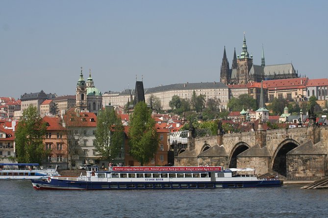 1 hour Prague Panoramic Vltava River sightseeing Cruise - Choosing between the indoor cabin and open deck
