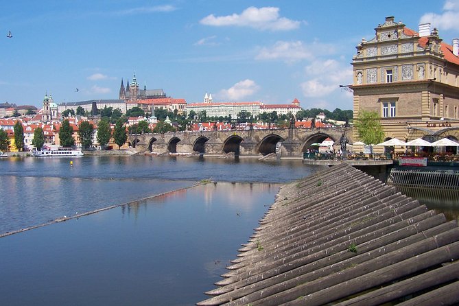 1 hour Prague Panoramic Vltava River sightseeing Cruise - How the commentary and audio guide work