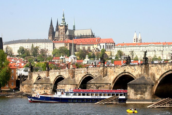 1 hour Prague Panoramic Vltava River sightseeing Cruise - Charles Bridge from below