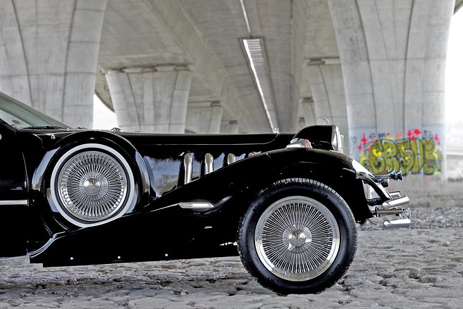1 hour ride in vintage limousine - A vintage limousine instead of a standard city tour