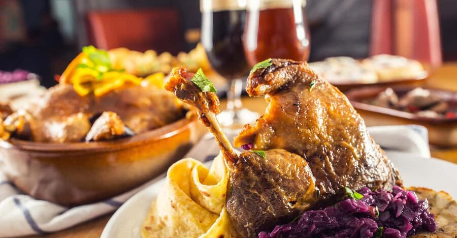 1000 years of history! Evening walking foodie tour - Key points at a glance