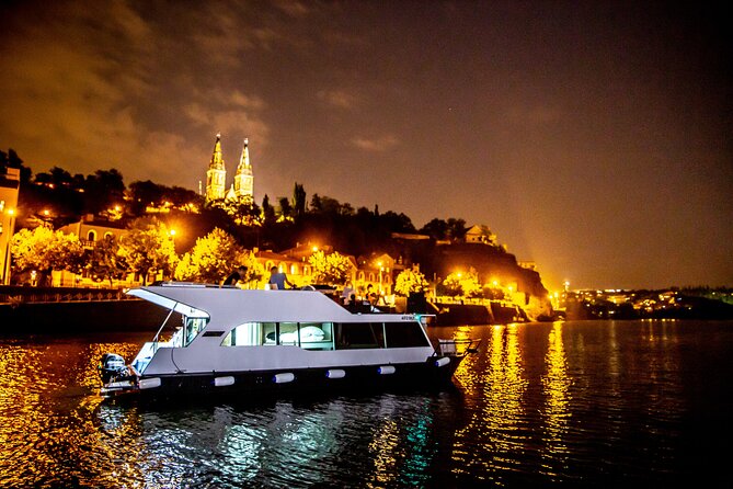 3-hours Prague Private Boat Cruise Beer or Prosecco Unlimited - The boat, captain, and comfort level