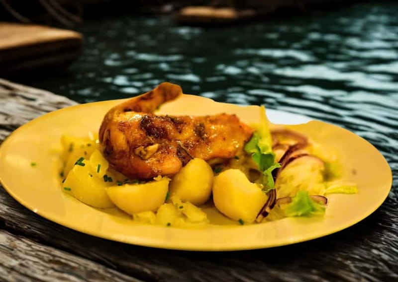 5h All-in SUMMER Tour River Cruise, Castle, Lunch & Treats☀️ - Starting in Svornosti Square with Český Krumlov at your feet
