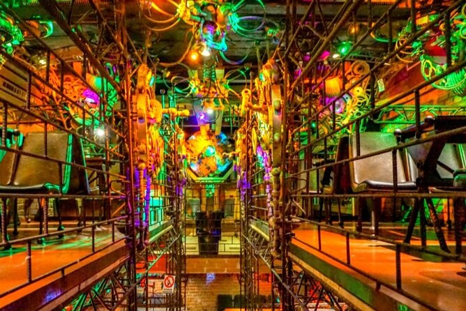 Alternative bar tour with dinner in the art district - Darts, conversation, and a local bar atmosphere