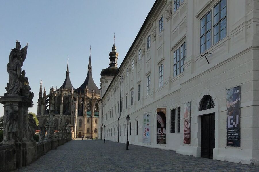 Bone Church and Kutna Hora Private Tour from Prague - How the private guiding changes the day