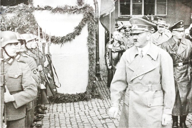 Český Krumlov 20th century tour - World War II at Budějovická Gate