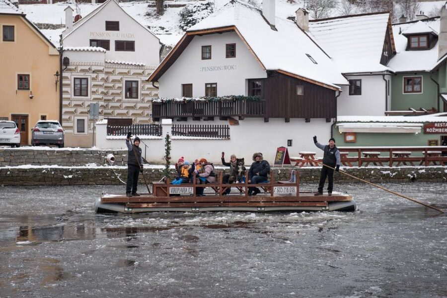 Český Krumlov: Advent Wooden Raft River Cruise - Key points at a glance