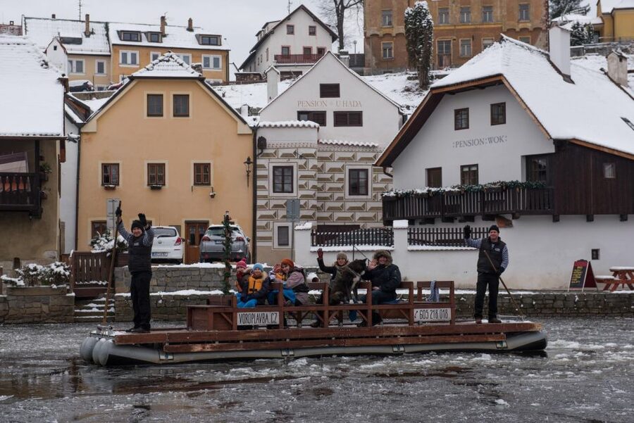 Český Krumlov: Advent Wooden Raft River Cruise - The bridge reconstruction and the Voroplavby Museum