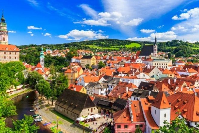 Cesky Krumlov Full day tour from Prague and back - Crossing the Vltava for lunch