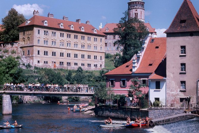 Cesky Krumlov One Day Trip from Prague by bus - Walking Český Krumlov’s historic center at noon