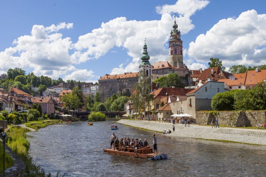 Český Krumlov: Wooden Raft River Cruise - Why the river gives you a better look at Český Krumlov