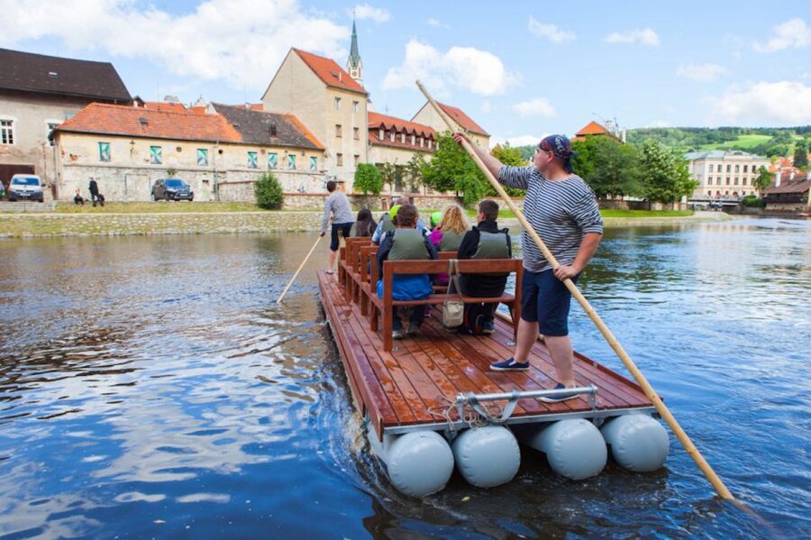 Český Krumlov: Wooden Raft River Cruise - Who should book this wooden raft cruise?