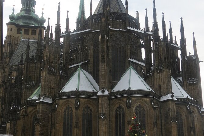 Charles Bridge and Prague Castle Walking Tour - How the small group changes the experience