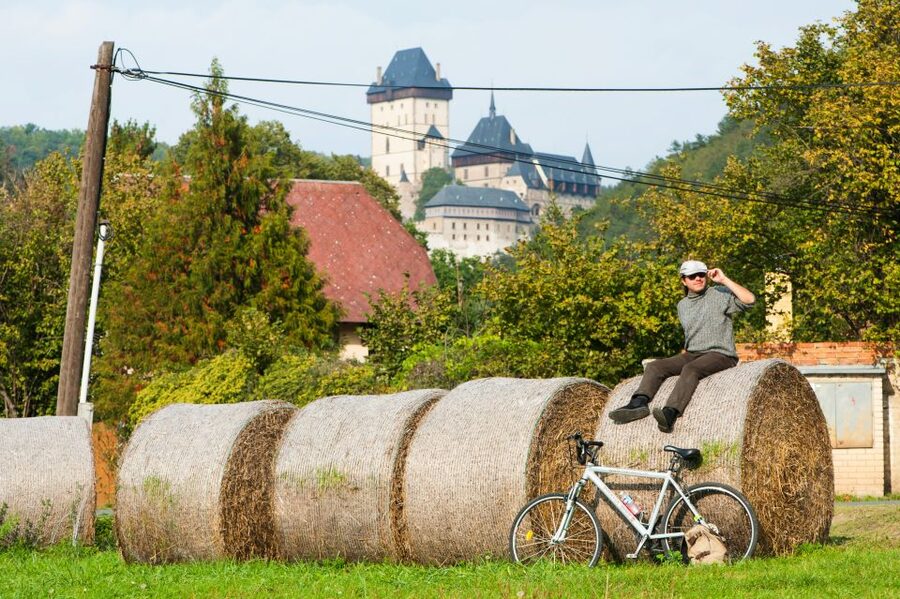 Coutryside bike tour to Karlstejn Castle. - Reaching Karlstejn village