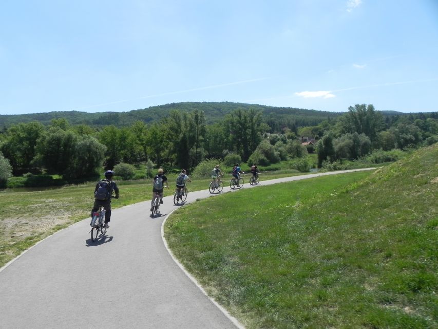 Coutryside e-bike tour to Karlstejn Castle - What makes this Karlštejn ride worth considering