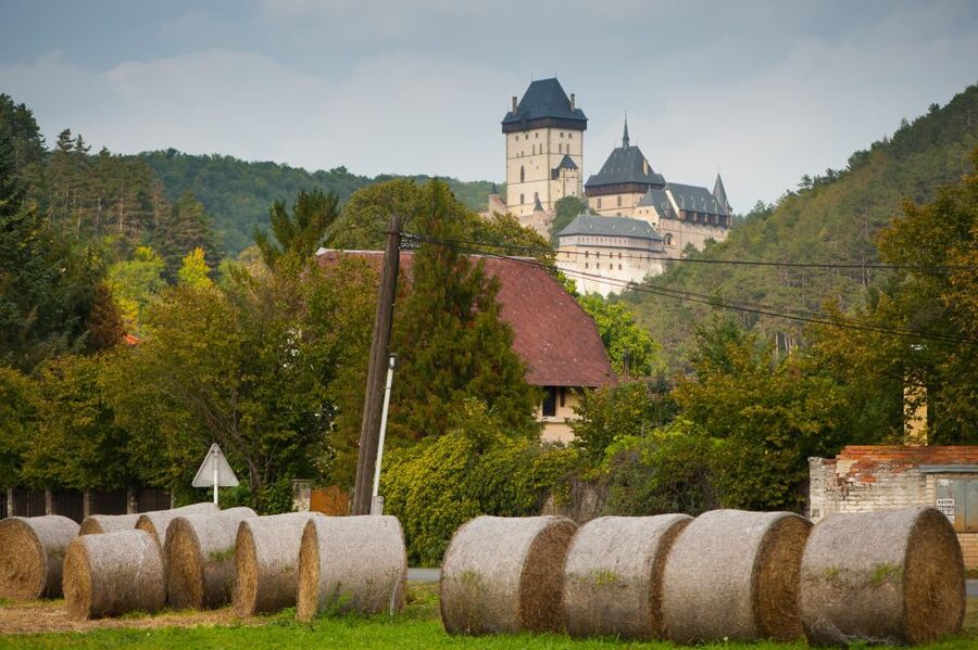 Coutryside e-bike tour to Karlstejn Castle - Who should book this tour?