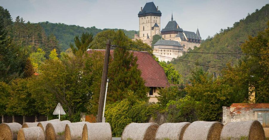Coutryside e-bike tour to Karlstejn Castle - Viewpoints, villages, and the rhythm of a full day