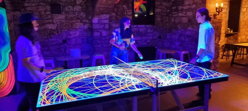 Crew Bar Prague: Open bar, ping pong or shuffleboard game - The atmosphere and social side