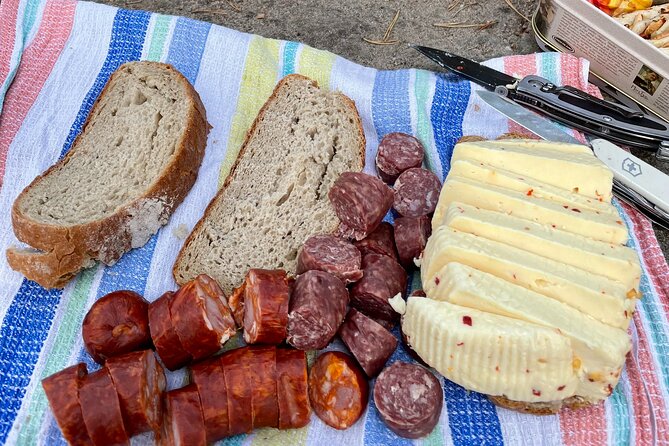 Czech countryside scenical hike to the castle, local deli tasting - The guide makes the difference