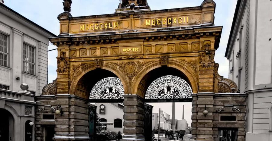 Day trip to Pilsner Urquell brewery and Bohemian glassworks - A short introduction to central Plzeň