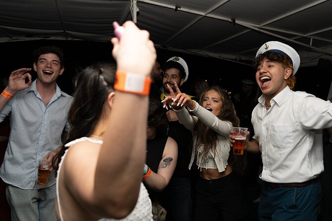 Drunken Monkey Prague Boat Party w/ 2hr Open Bar, DJ & Club Entry - A practical plan for the evening