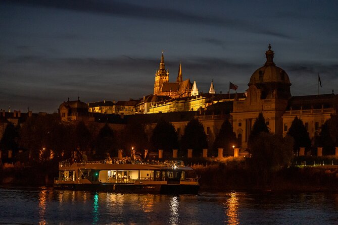 Evening Eco Cruise With a Glass of Prosecco in Bohemia - The guide and the problem with onboard commentary