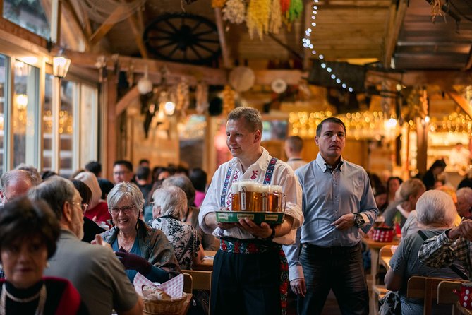 Folklore Evening with Music and Dinner - The restaurant atmosphere and group size