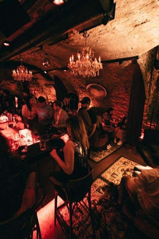 Friday Night Live Music in Old Town at Le Valmont - How the timing shapes your night