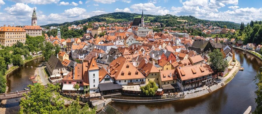 From Prague: Český Krumlov Full-Day Tour with Pickup - Lunch beside the river or in the Old Town