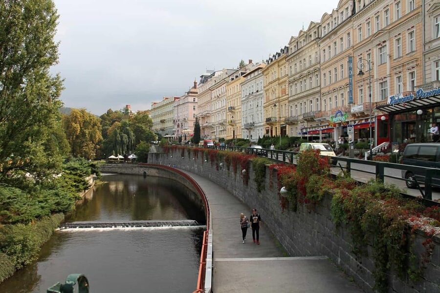 From Prague: Day trip to Karlovy Vary - The main concern: vehicle and timing depend on good execution