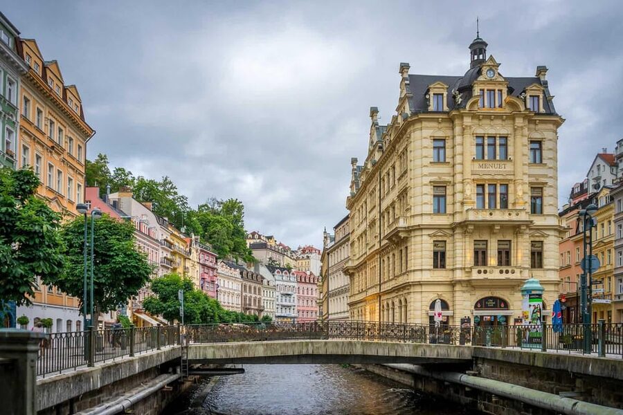 From Prague: Day trip to Karlovy Vary - Leaving Prague in a private vehicle
