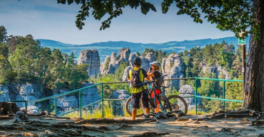 From Prague: E-Mountain Biking Trip to the Bohemian Paradise - How the guide affects the day
