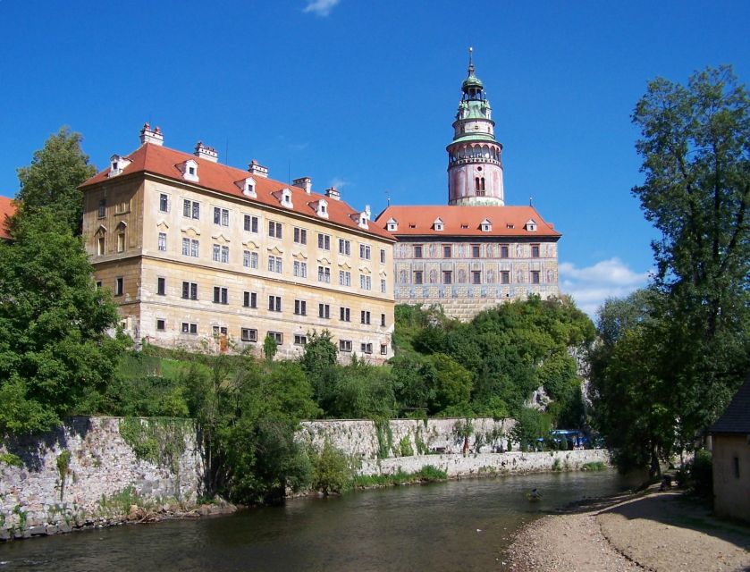 From Prague: Full-Day Trip to Český Krumlov - The guides make the difference
