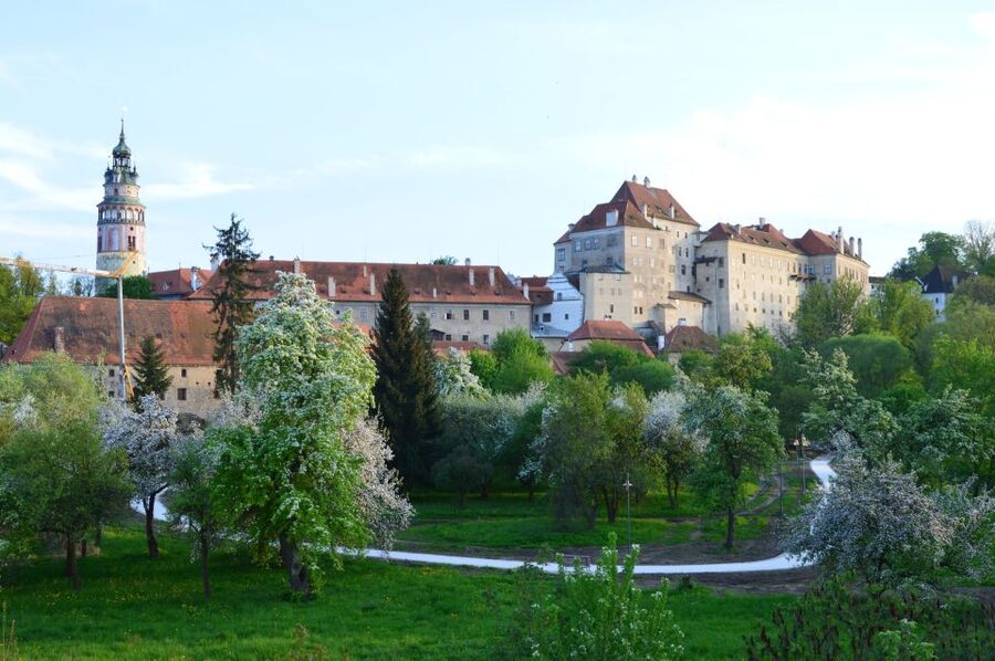 From Prague: Full-Day Trip to Česky Krumlov - The Prague pickup requires careful planning