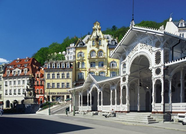 From Prague: Karlovy Vary Full-Day Tour - A 30-Minute Look at Moser Glass