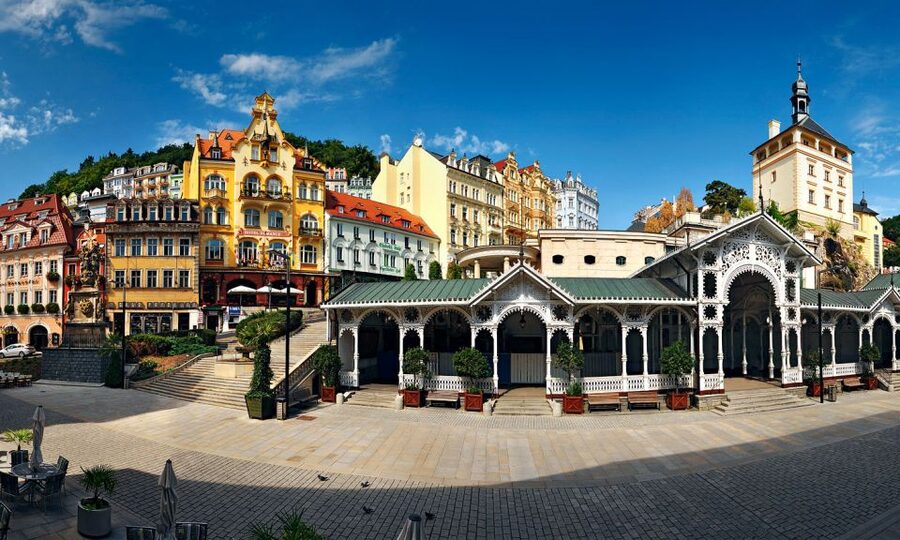 From Prague: Karlovy Vary Guided Day Trip - The journey from Prague and the pickup system