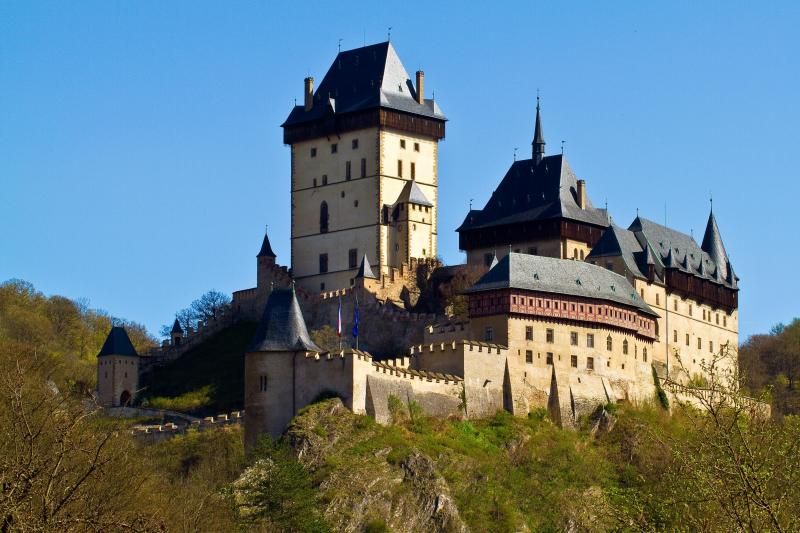 From Prague: Karlstejn Castle Skip-the-Line Ticket and Tour - The uphill route to the castle