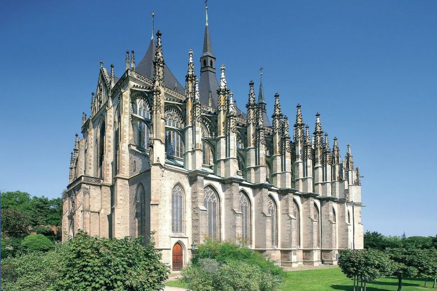 From Prague: Kutná Hora, St.Barbara’s Church, Sedlec Ossuary - The road from Prague and the value of hotel pickup
