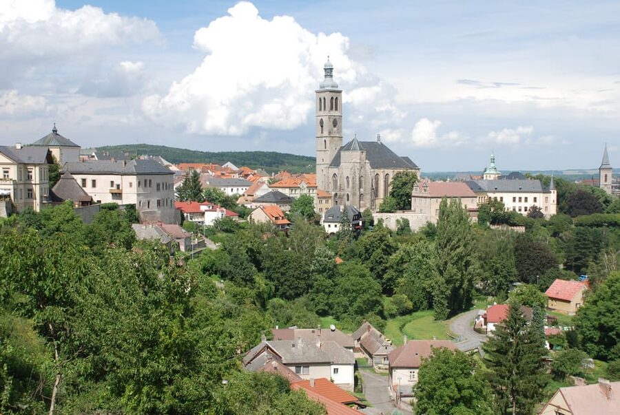 From Prague: Kutna Hora Walking Tour & St. Barbara Cathedral - Meeting the group in Prague