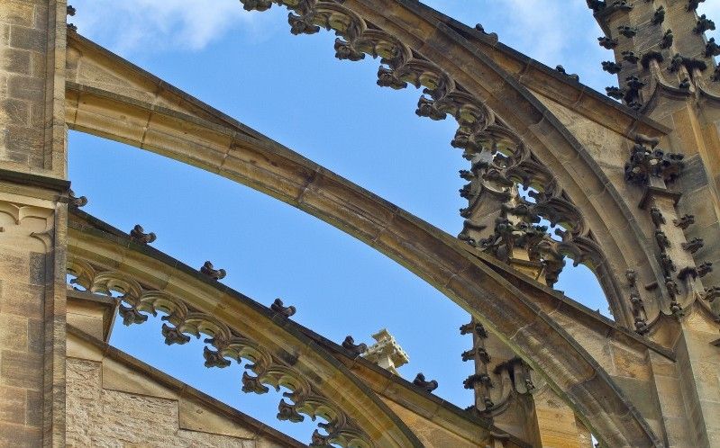 From Prague: Kutna Hora Walking Tour & St. Barbara Cathedral - Language and guide quality