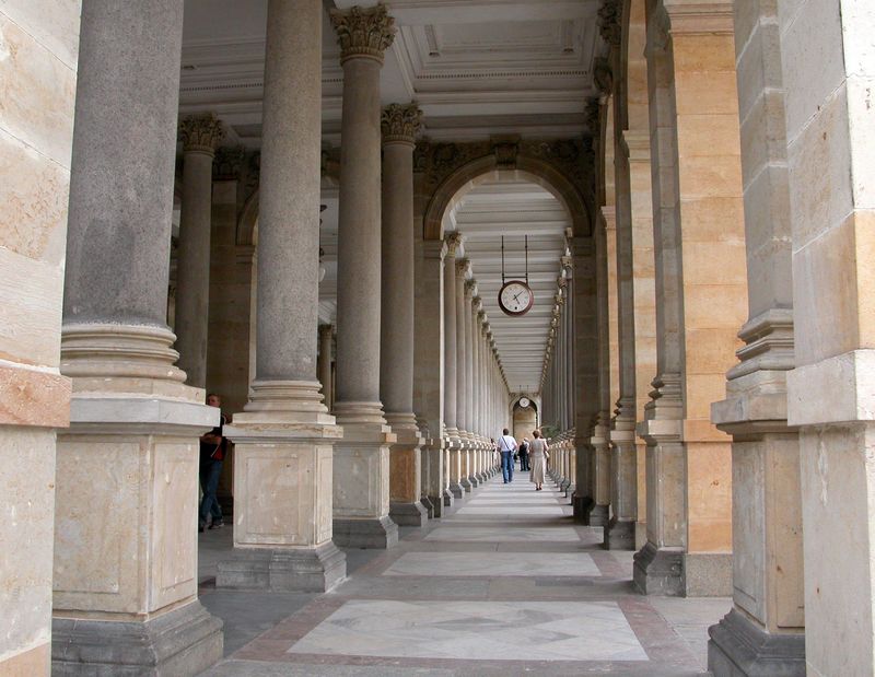 From Prague: Private Karlovy Vary & Crystal Factory Tour - What the $647 price really buys
