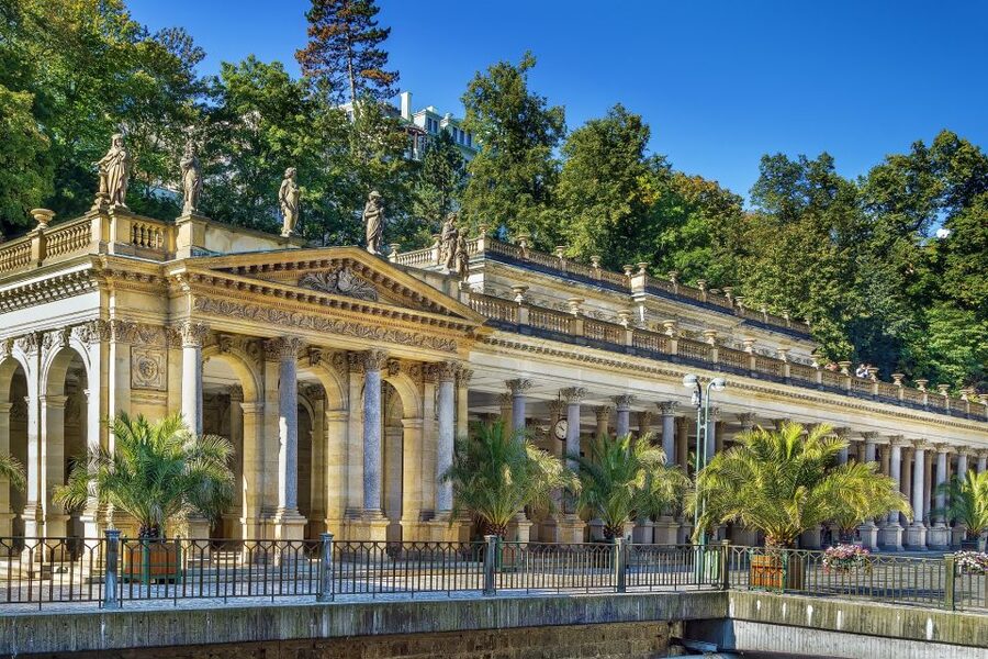 From Prague: Private Karlovy Vary & Crystal Factory Tour - The drive from Prague with a private guide