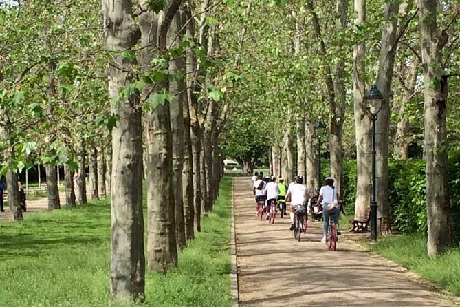 Full-Day All-in-One Electric Bike Tour of Prague (7hrs) - Dancing House and Prague’s playful modern art
