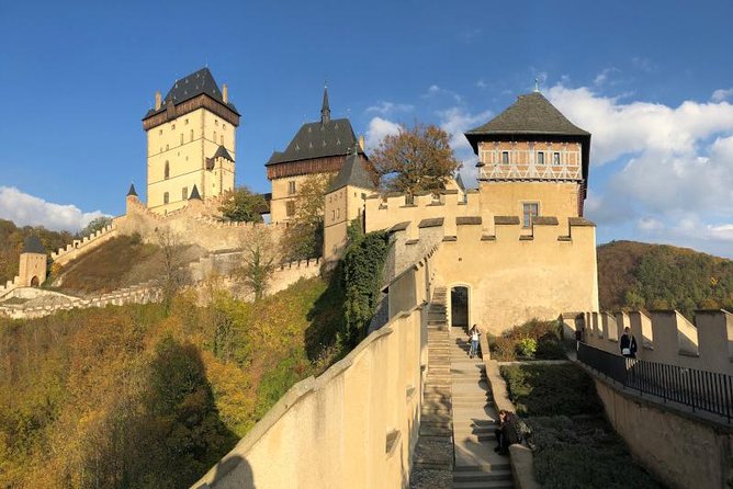 Full-Day Countryside Bike Tour to Karlstejn Castle (small group) - How difficult is the 35-kilometer ride?
