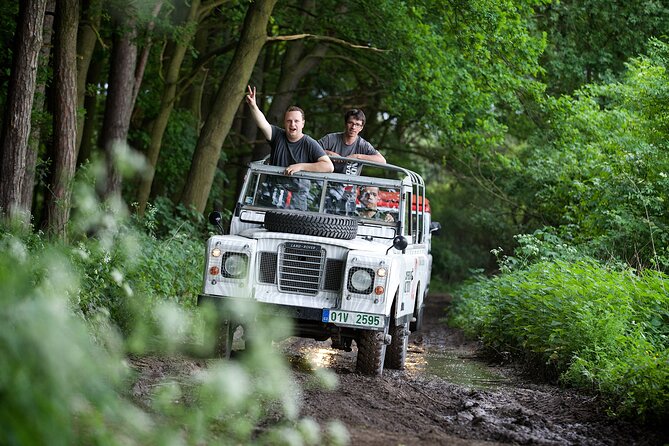 Full-day Land Rover driving off-road experience Prague - Lunch in the fields keeps the day relaxed