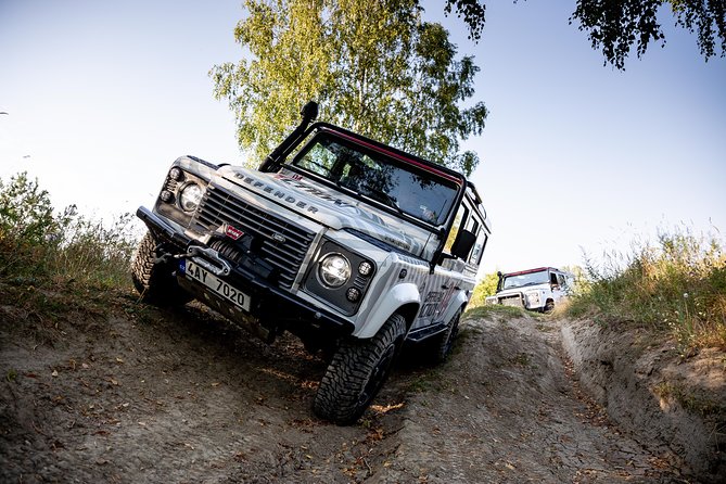 Full-day Land Rover driving off-road experience Prague - The briefing makes this suitable for beginners