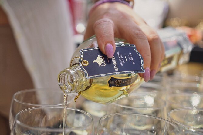 Gourmet Brunch with Chef: Unlimited Drinks & Stunning River Views - What the $210 price includes