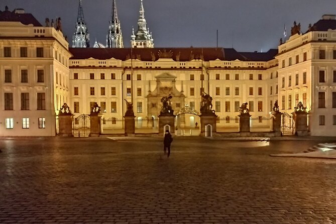 Guided Old Town & Jewish quarter Walking Tour Prague (Tip-based) - Astronomical Clock and Týn Church